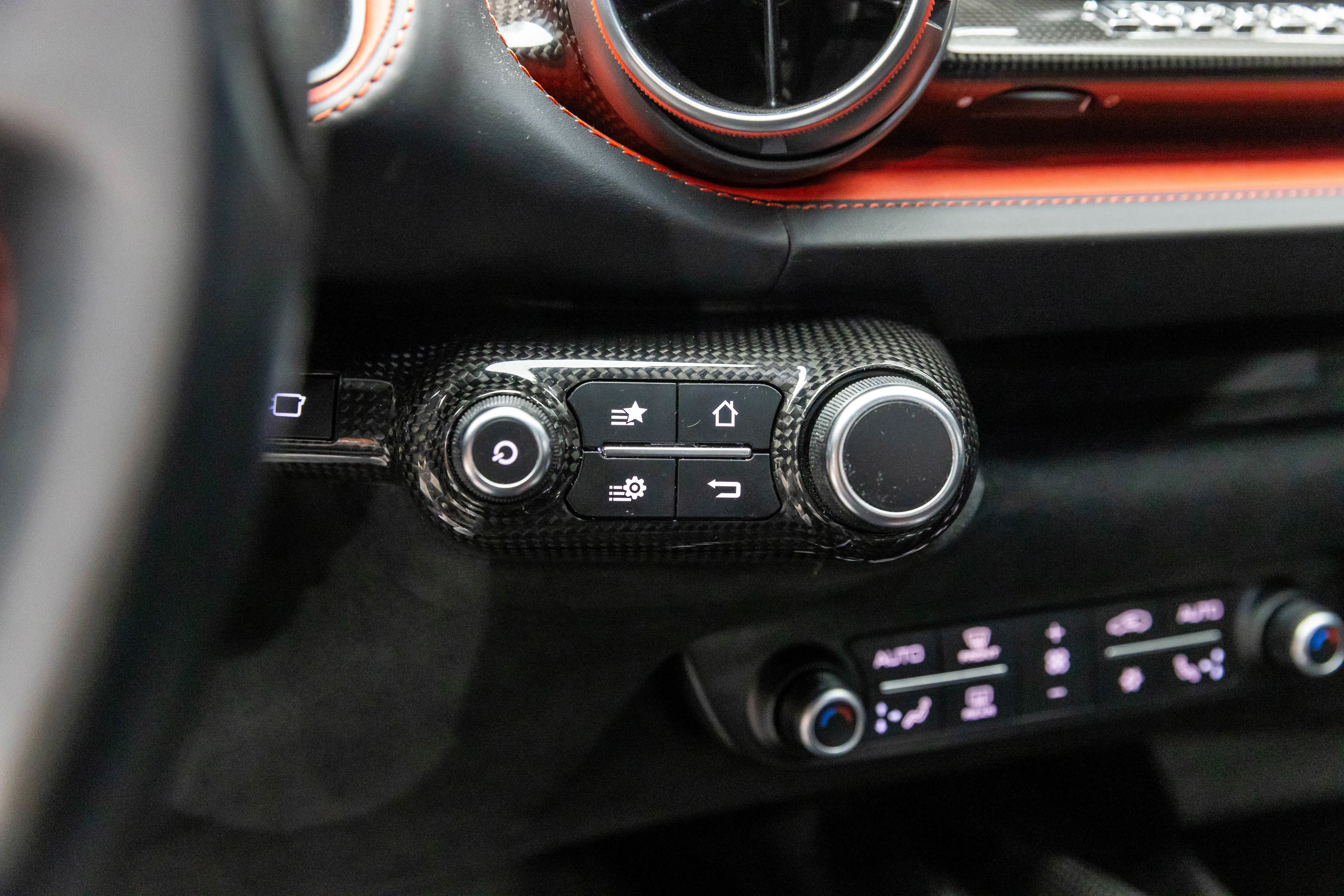 Used 2019 Ferrari 812 Superfast image 28