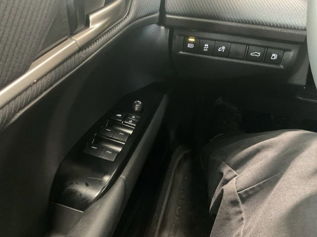 Used 2025 Toyota Camry SE w/ Convenience Package FWD image 17