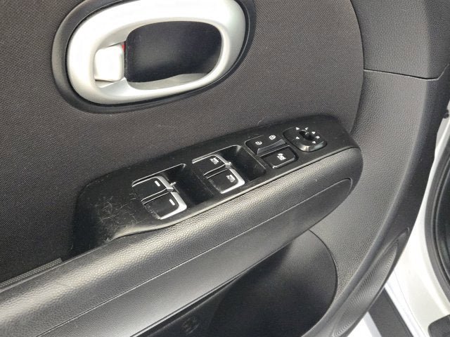 Used 2018 Kia Soul + FWD image 18