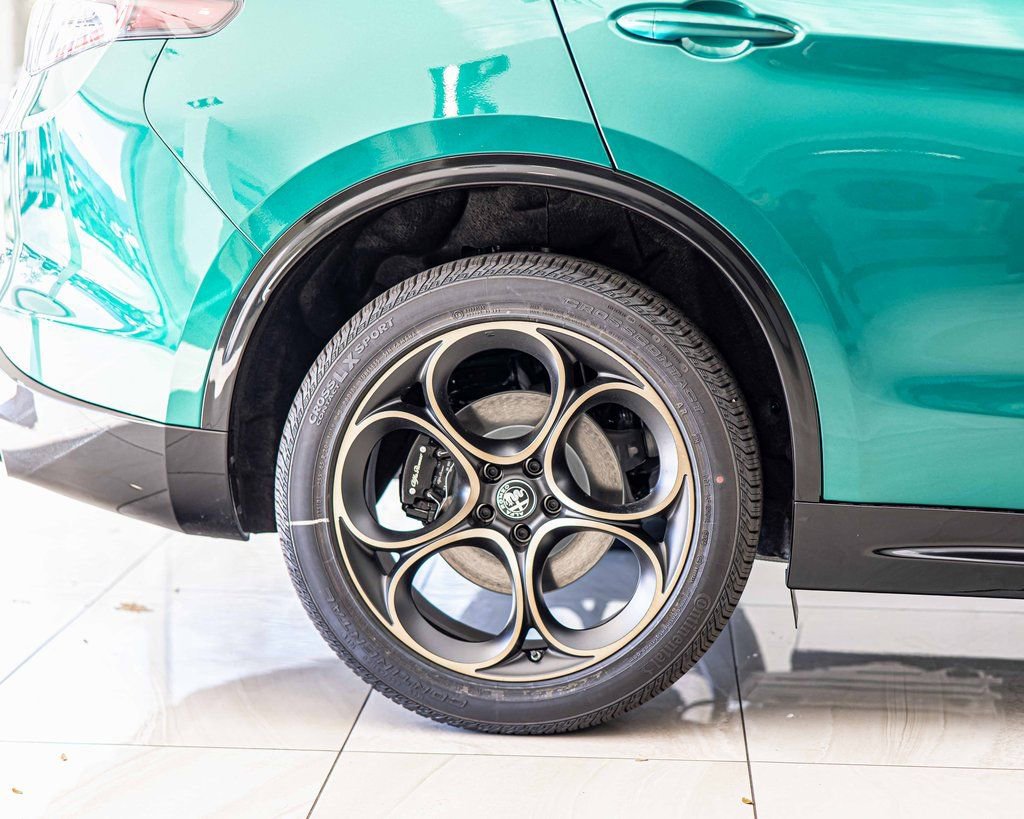 New 2025 Alfa Romeo Stelvio Sprint image 11