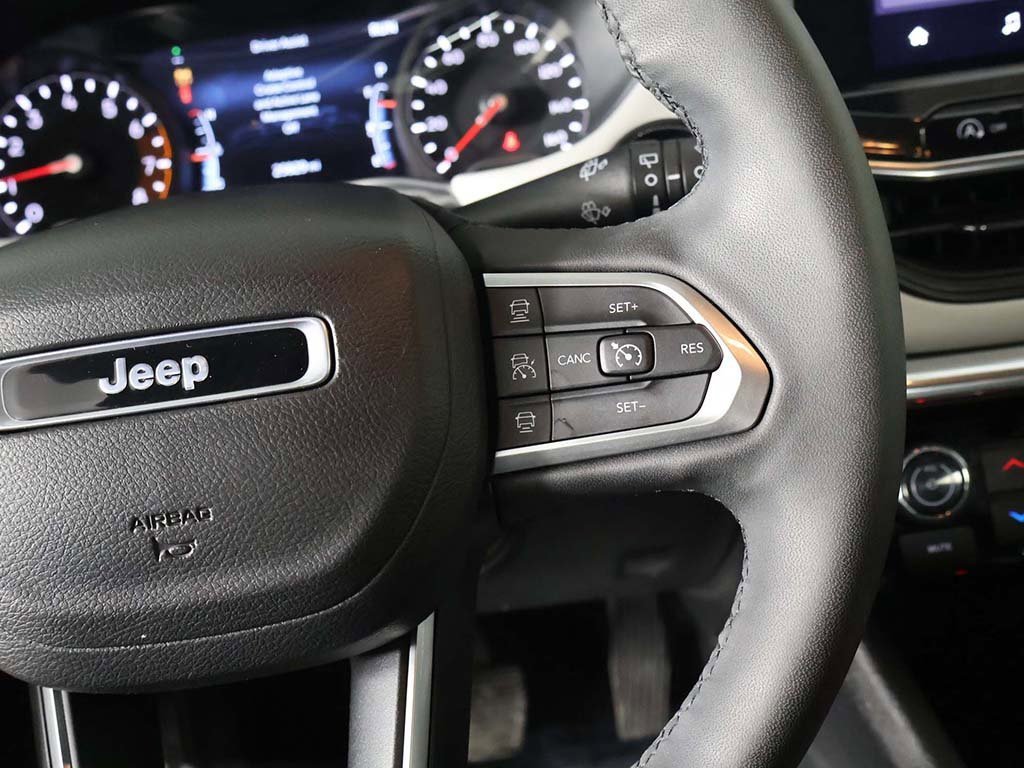 Used 2023 Jeep Compass Limited image 41