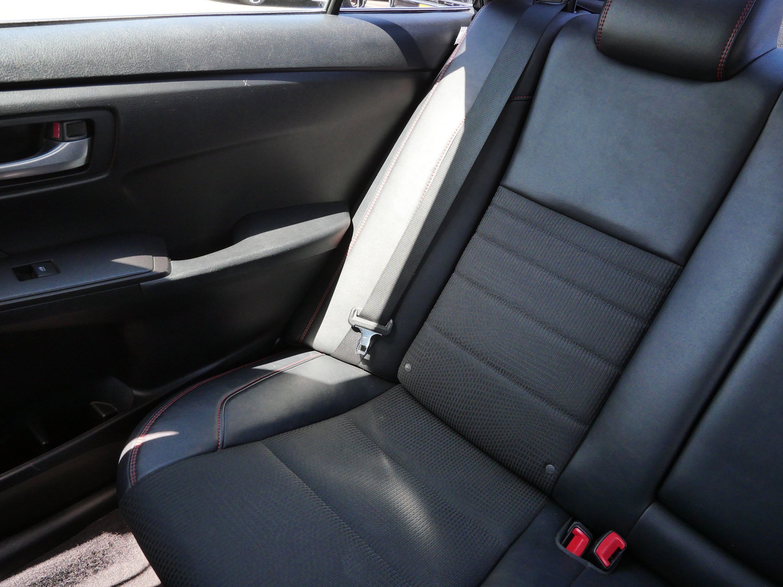 Used 2016 Toyota Camry SE FWD image 12