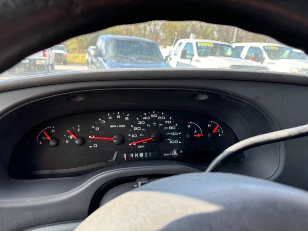 Used 2004 Ford E-350 and Econoline 350 Super Duty image 16