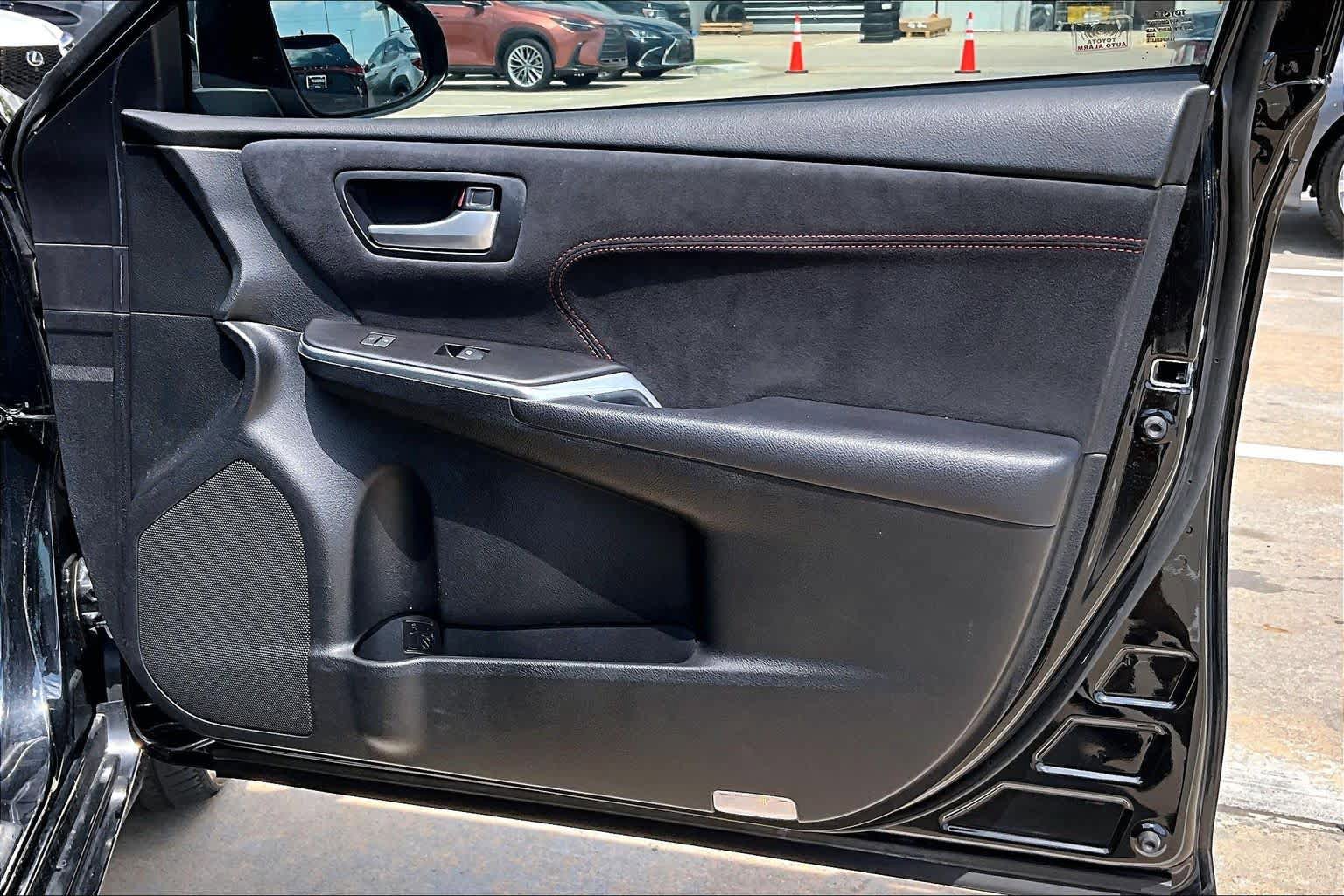 Used 2017 Toyota Camry XSE w/ Moonroof Package FWD image 23