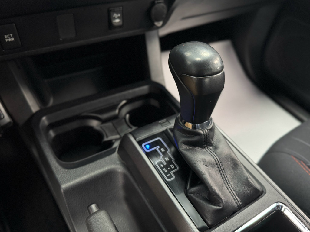 Used 2017 Toyota Tacoma TRD Sport AWD/4WD image 25