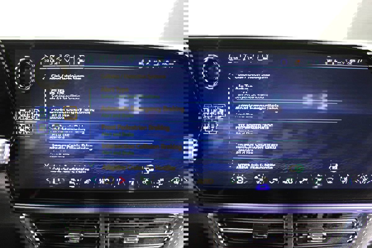 Used 2025 Chevrolet Equinox EV LT w/ Convenience Package image 16