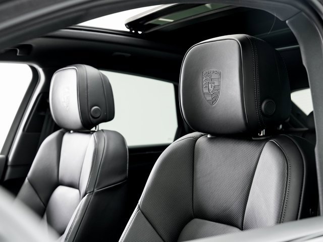 Certified 2025 Porsche Macan image 10