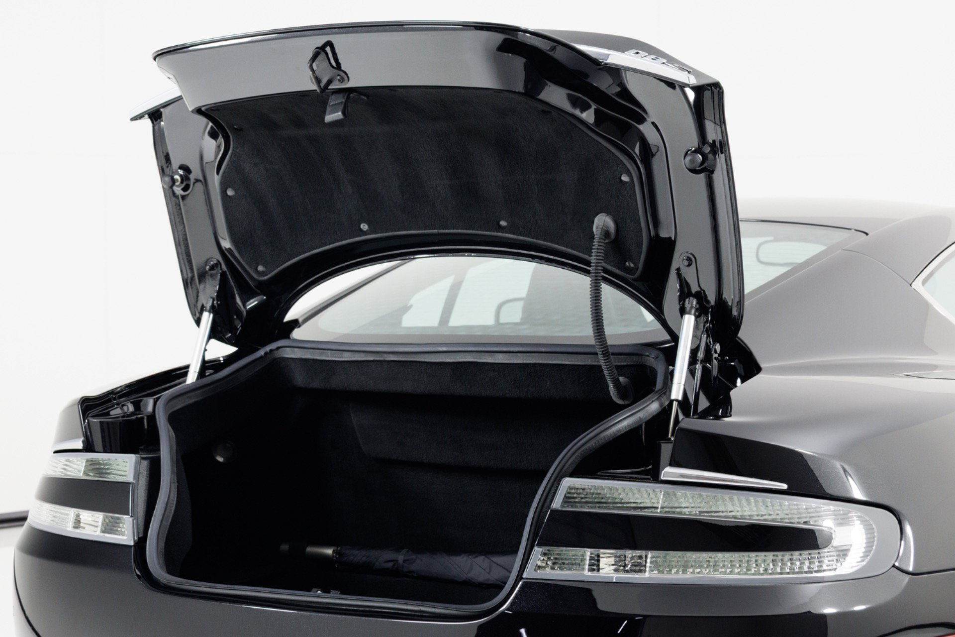 Used 2009 Aston Martin DBS Coupe RWD image 46
