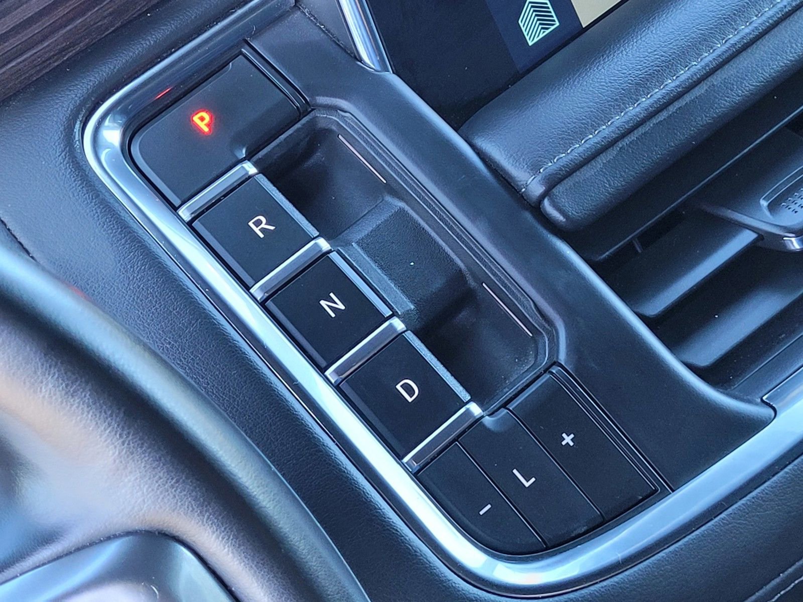 Used 2024 Chevrolet Suburban LT image 21