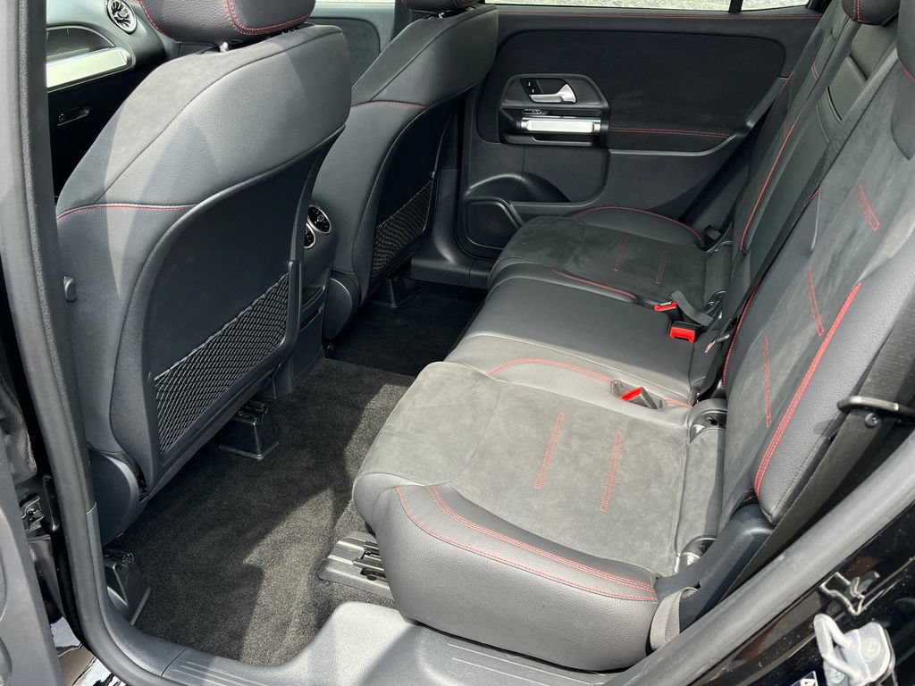 Used 2024 Mercedes-Benz GLB 250 4MATIC image 24