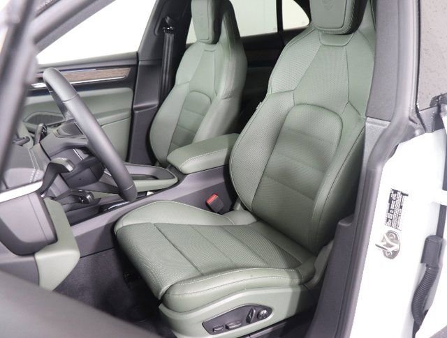 Used 2025 Porsche Macan 4S Electric image 5