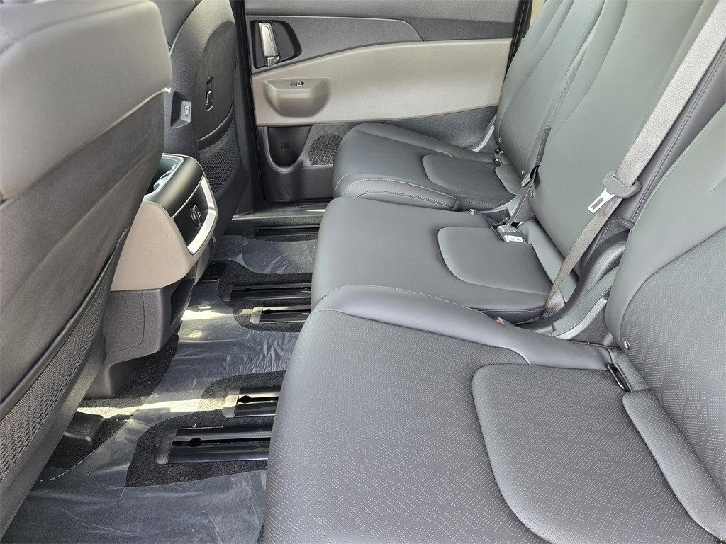 New 2026 Kia Carnival EX image 21