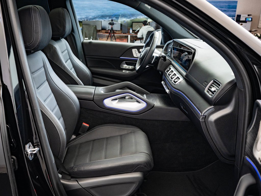 Certified 2025 Mercedes-Benz GLS 450 4MATIC image 37