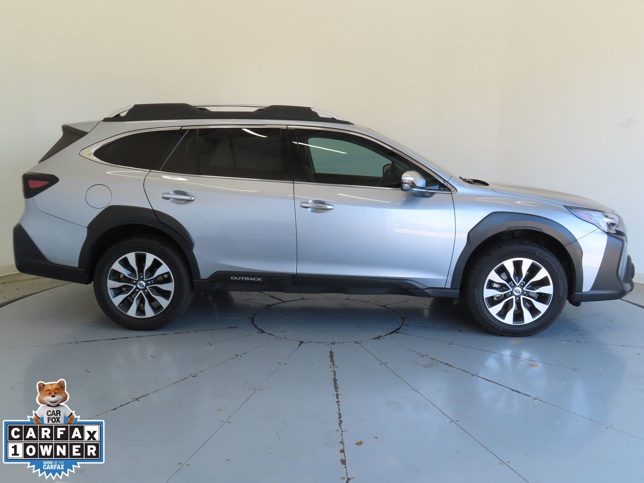 Used 2023 Subaru Outback Touring XT AWD/4WD image 2