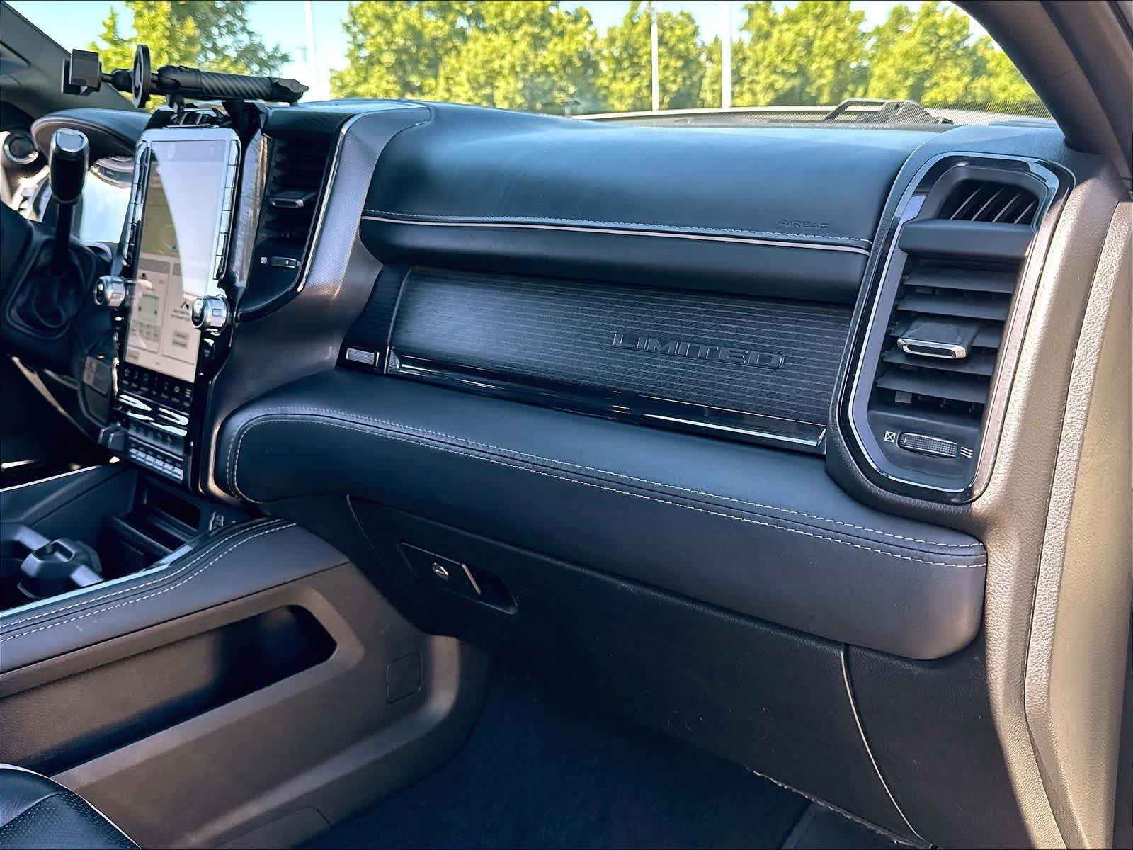 Used 2022 RAM 3500 Limited AWD/4WD image 28