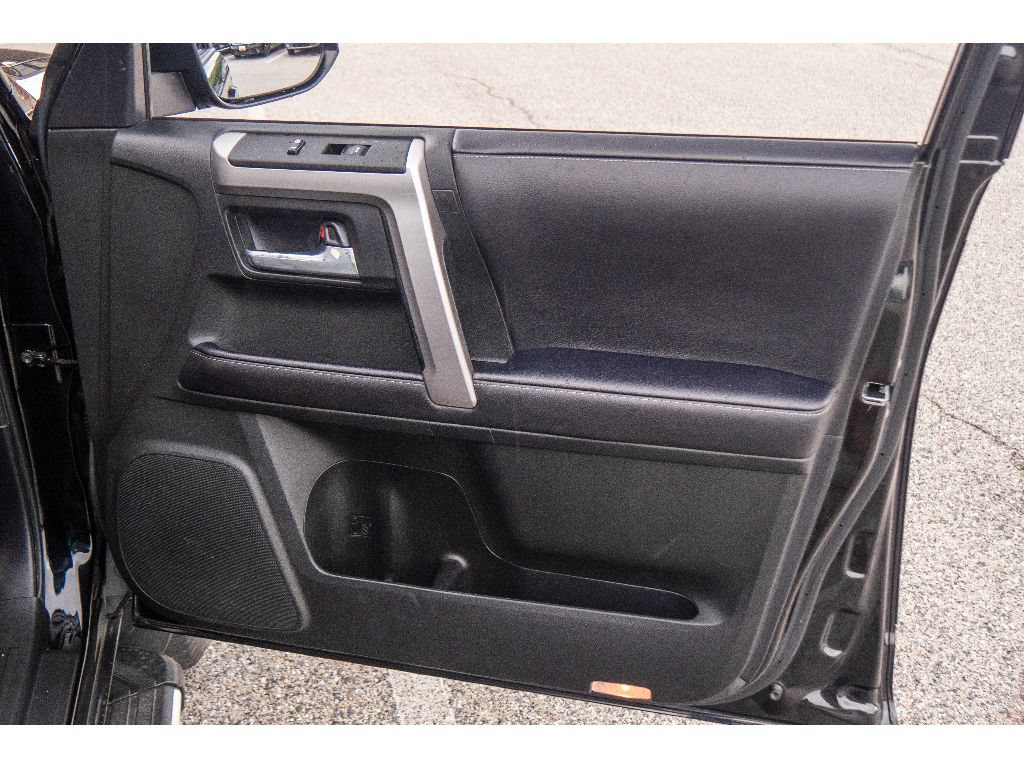 Used 2022 Toyota 4Runner SR5 Premium w/ Moonroof Package AWD/4WD image 18