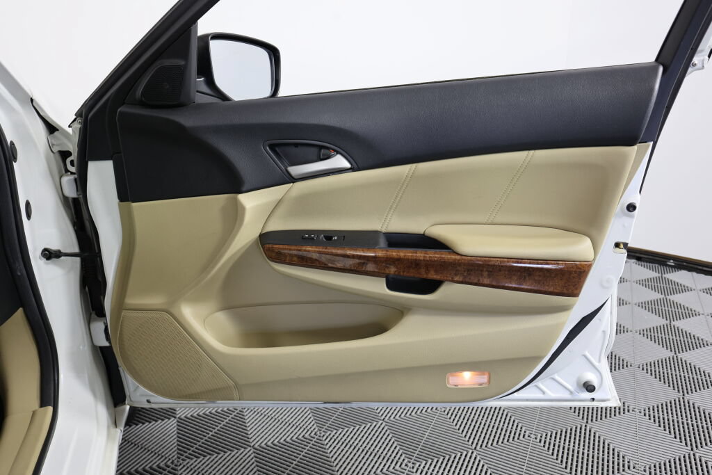 Used 2012 Honda Accord EX-L image 25