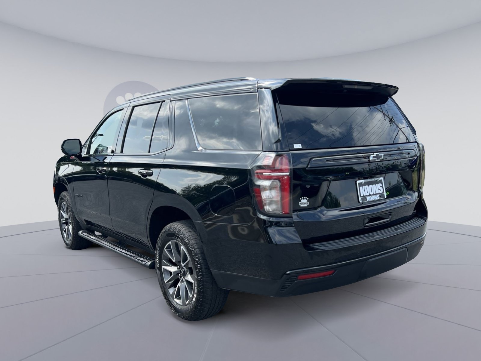 Used 2024 Chevrolet Tahoe Z71 w/ Luxury Package AWD/4WD image 4
