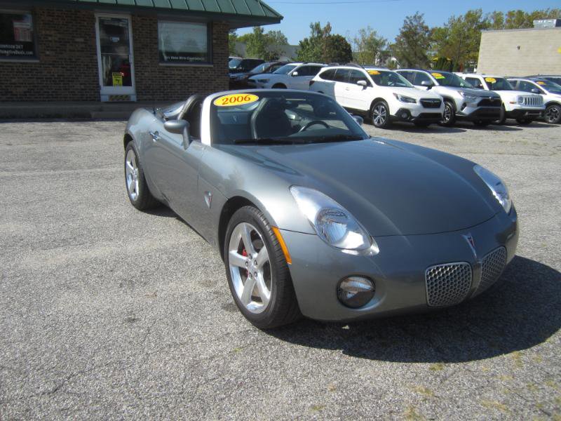 Used 2006 Pontiac Solstice Convertible w/ Premium Package image 3
