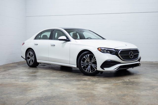 Used 2024 Mercedes-Benz E 350 4MATIC Sedan image 4