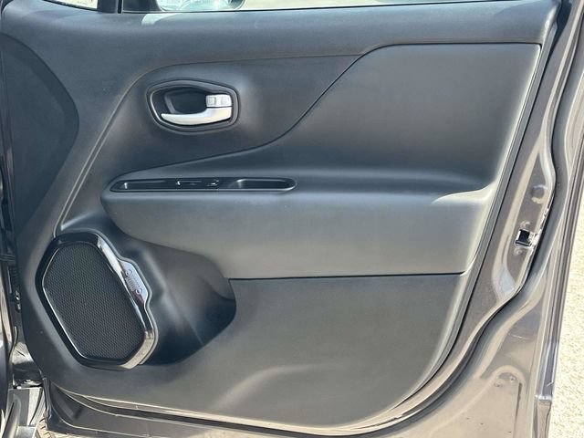 Used 2020 Jeep Renegade Altitude FWD image 24