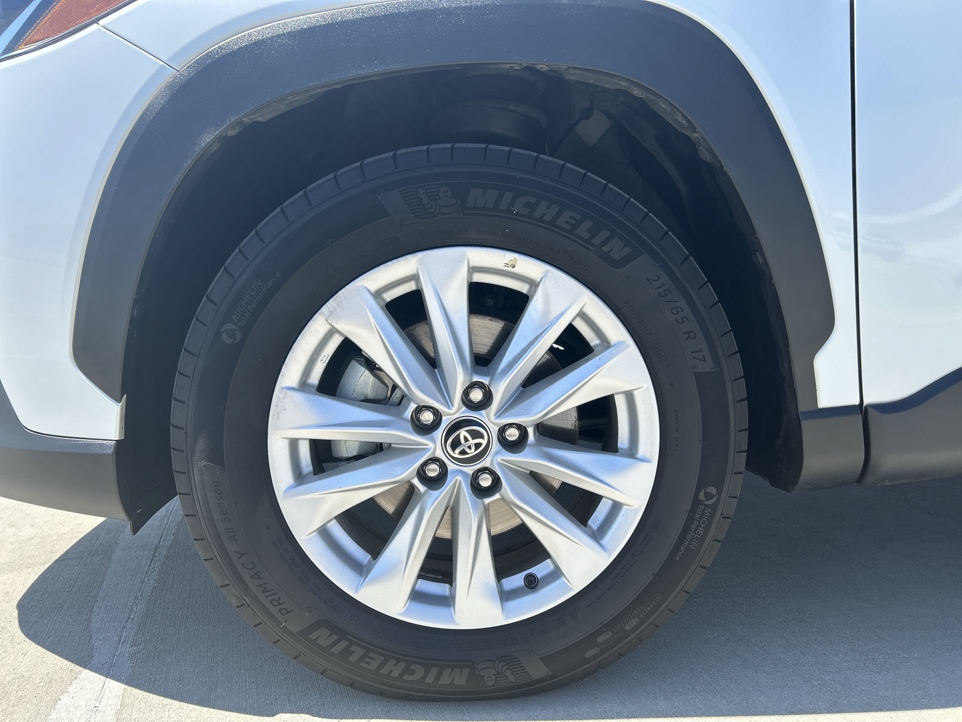 Used 2025 Toyota Corolla Cross LE FWD image 18