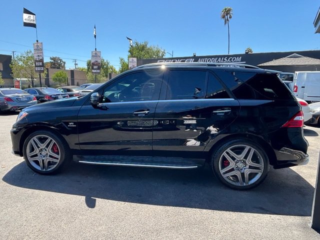 Used 2015 Mercedes-Benz ML 63 AMG 4MATIC w/ AMG Performance Package image 12