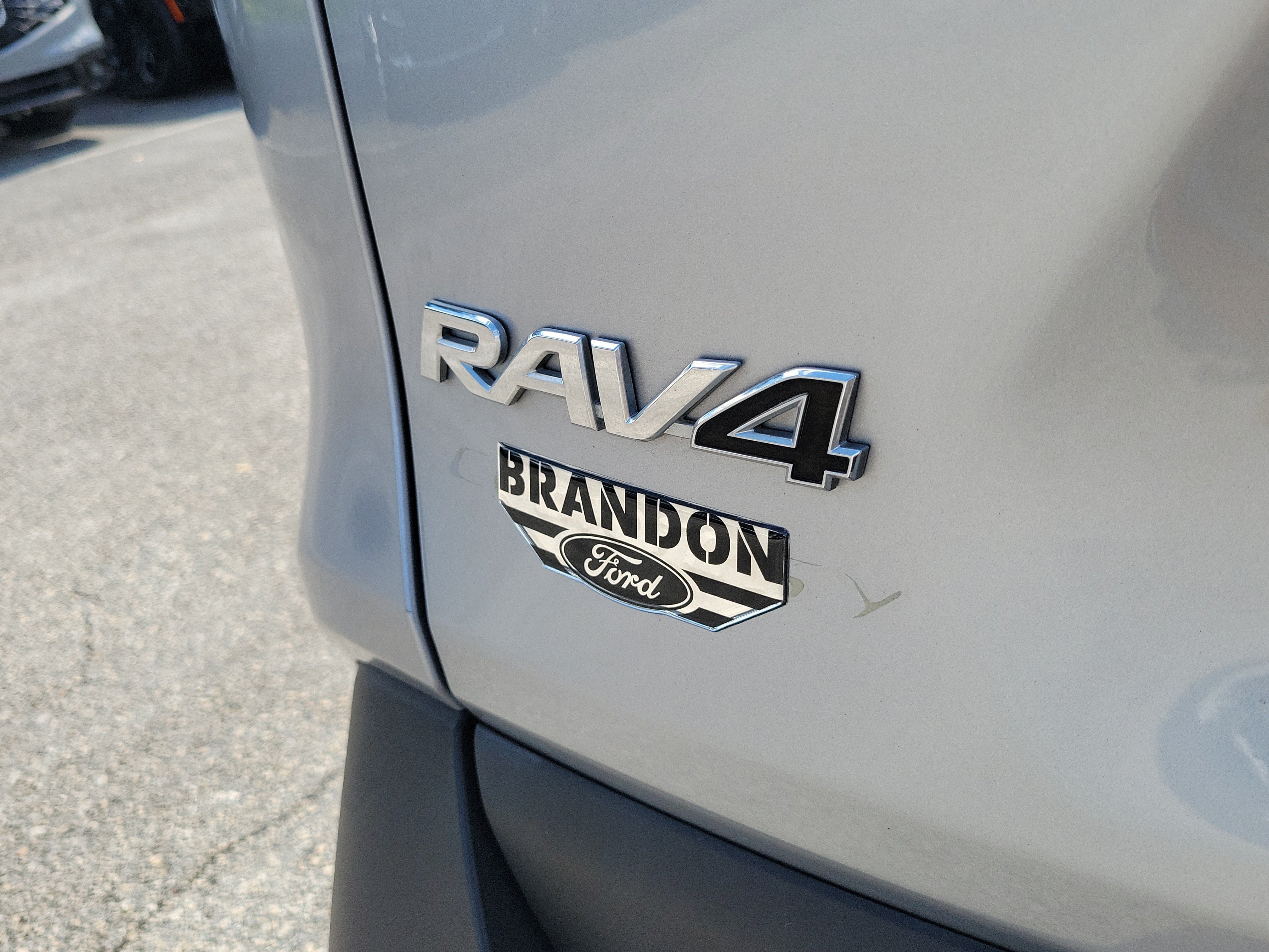 Used 2021 Toyota RAV4 XLE Premium FWD image 9