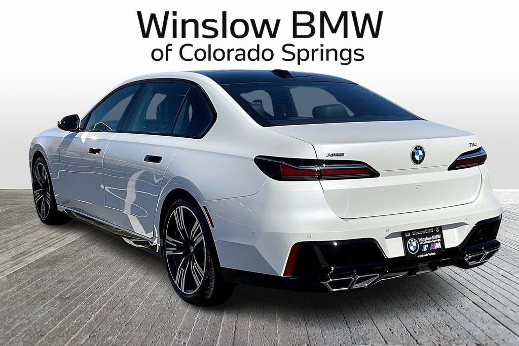 Used 2025 BMW 760i xDrive w/ Premium Package image 4