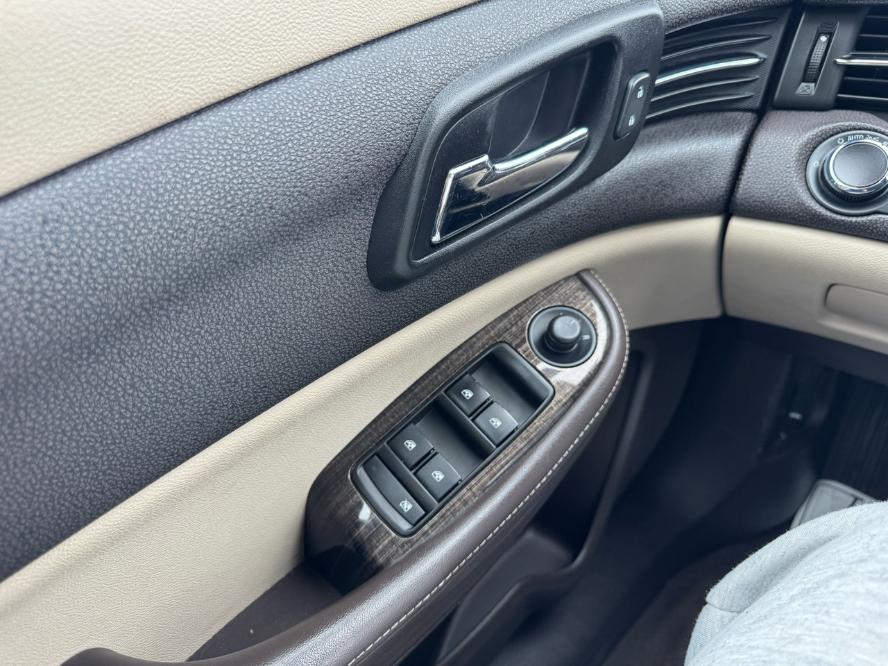 Used 2015 Chevrolet Malibu LT w/ Power Convenience Package image 39