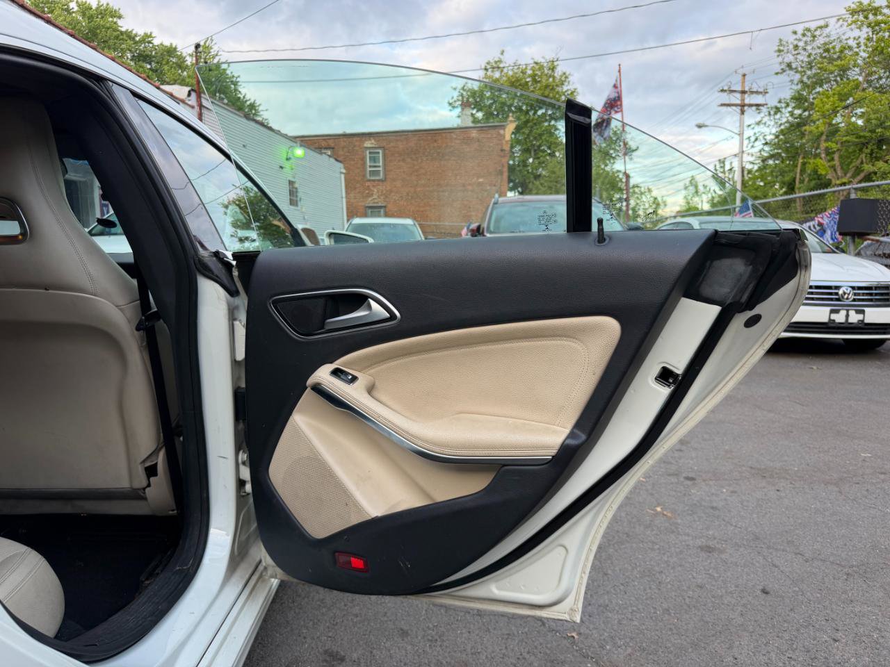 Used 2014 Mercedes-Benz CLA 250 4MATIC image 36
