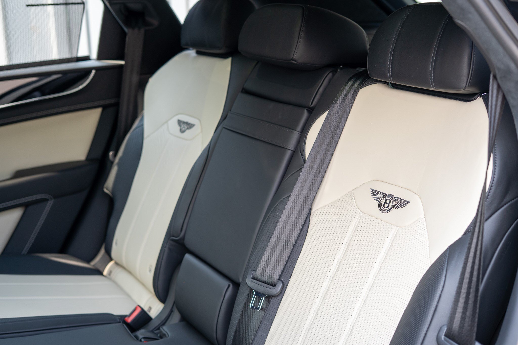 New 2026 Bentley Bentayga AWD/4WD image 25