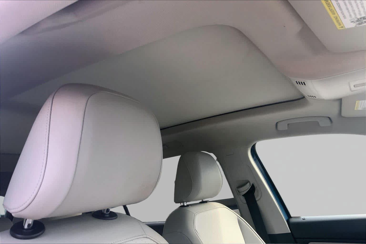 Used 2019 Volkswagen Tiguan SE w/ Panoramic Sunroof Package FWD image 14