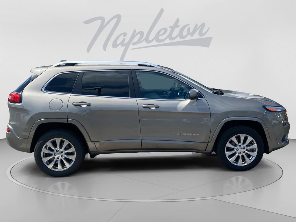 Used 2017 Jeep Cherokee Overland AWD/4WD image 9