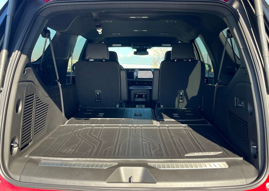 New 2026 Chevrolet Suburban Premier image 31