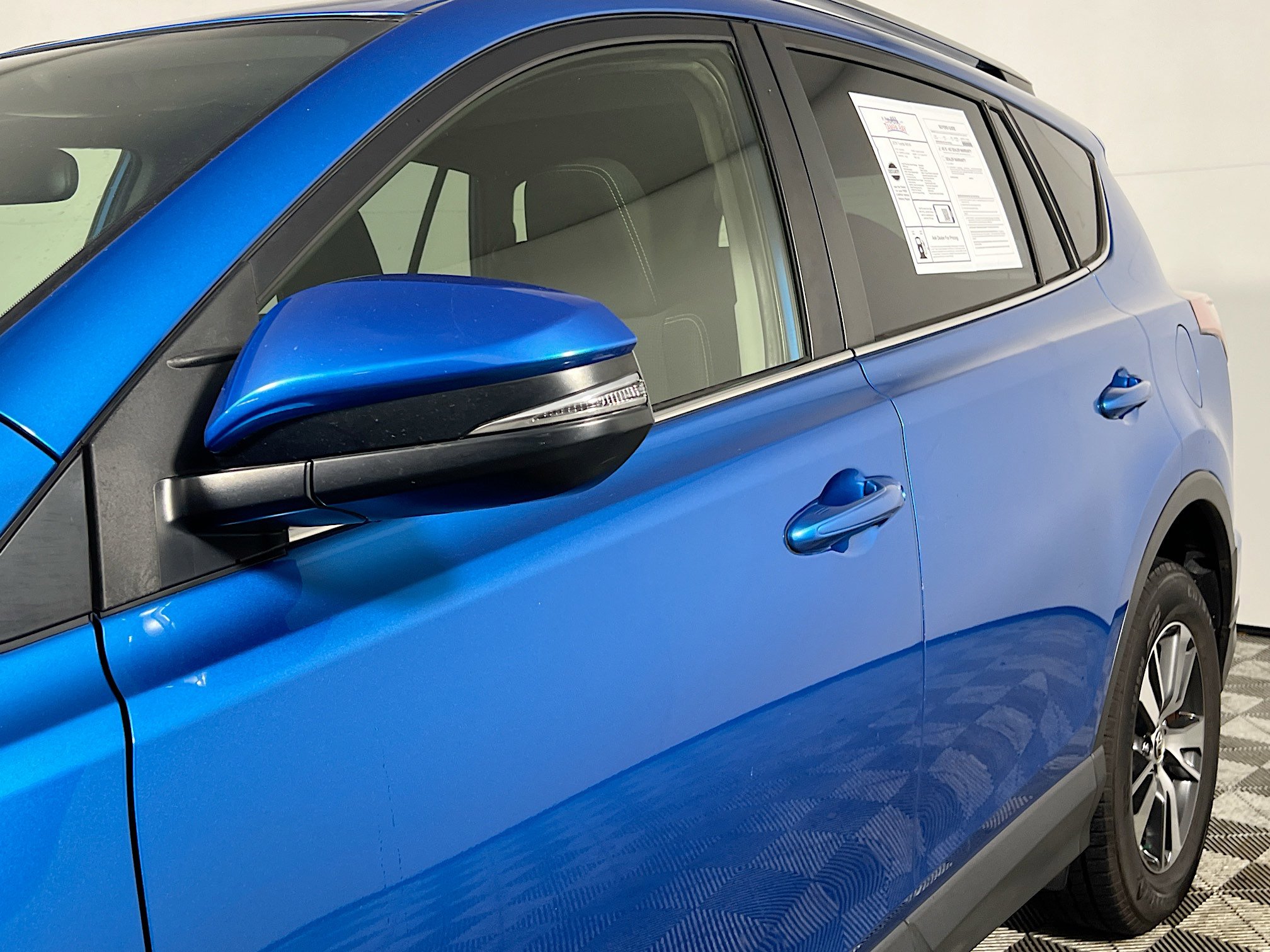 Used 2018 Toyota RAV4 XLE FWD image 13