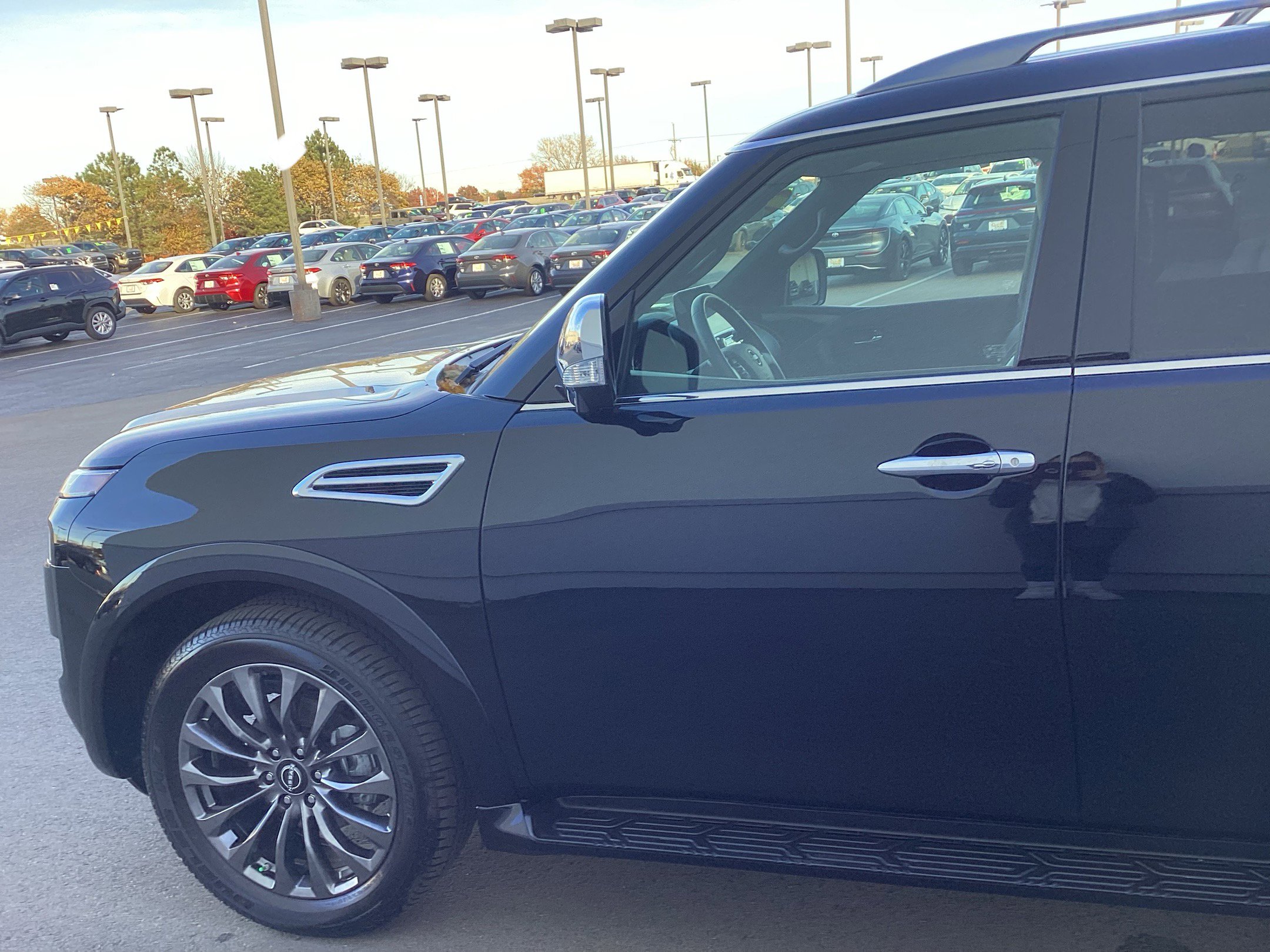 Used 2024 Nissan Armada Platinum w/ Captain's Chairs Package image 9