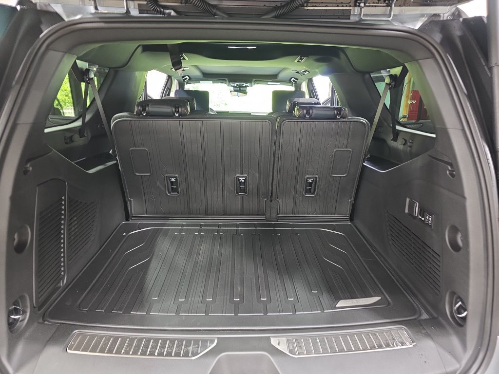 New 2026 GMC Yukon XL AT4 w/ AT4 Premium Plus Package AWD/4WD image 12