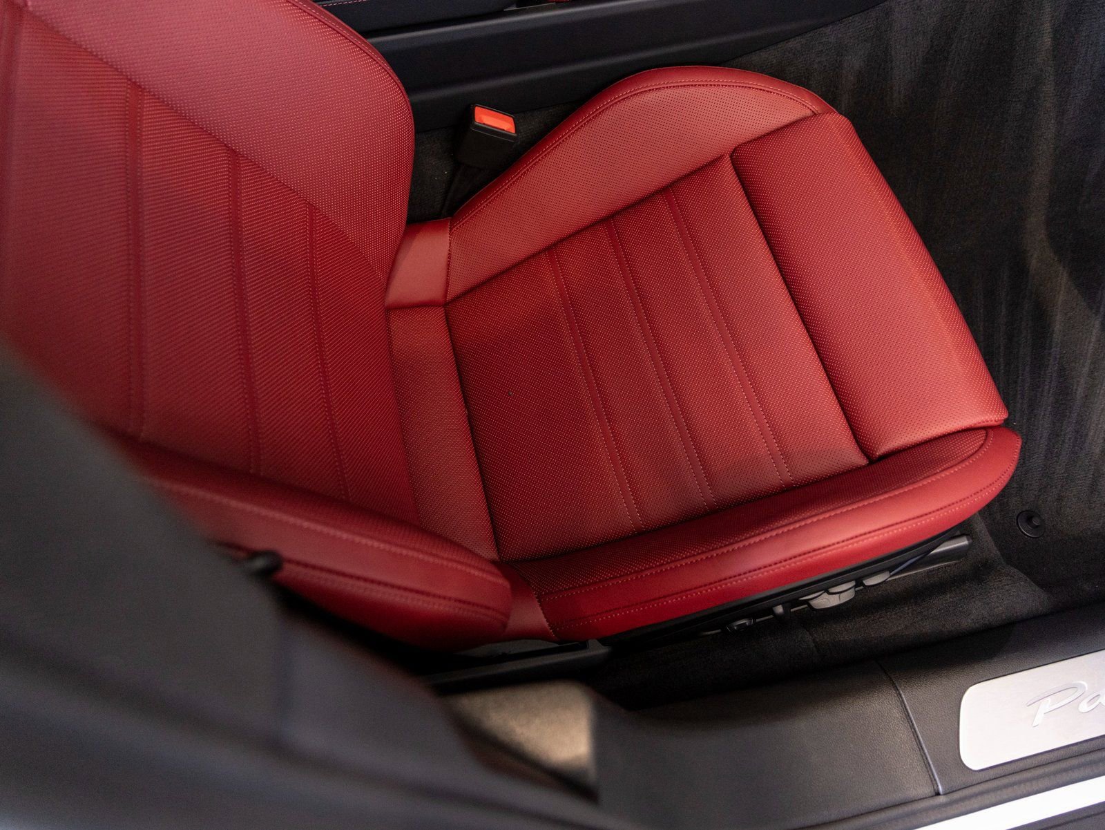 Used 2025 Porsche Panamera 4 image 34