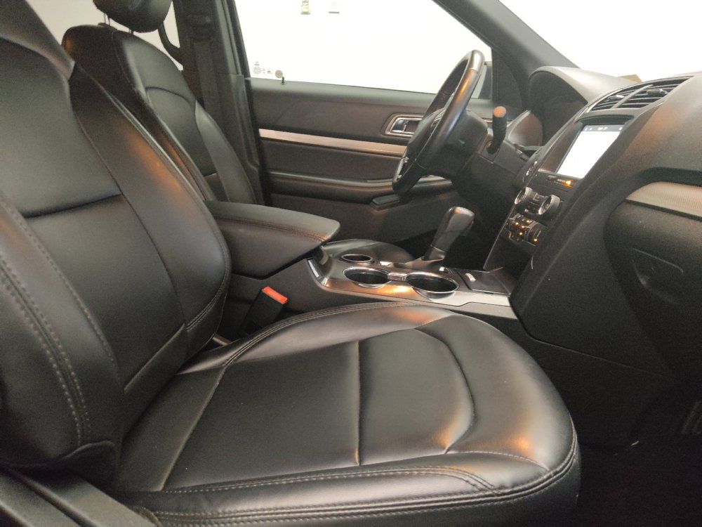 Used 2019 Ford Explorer XLT w/ Equipment Group 202A FWD image 21