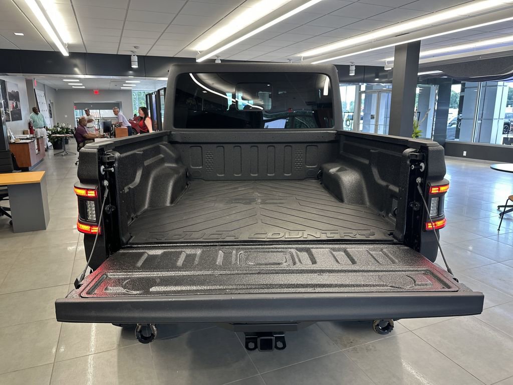 Used 2024 Jeep Gladiator Rubicon w/ Technology Group image 19