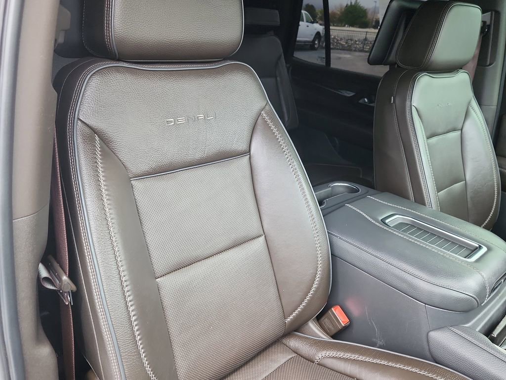 Used 2021 GMC Yukon Denali w/ Denali Premium Package image 19