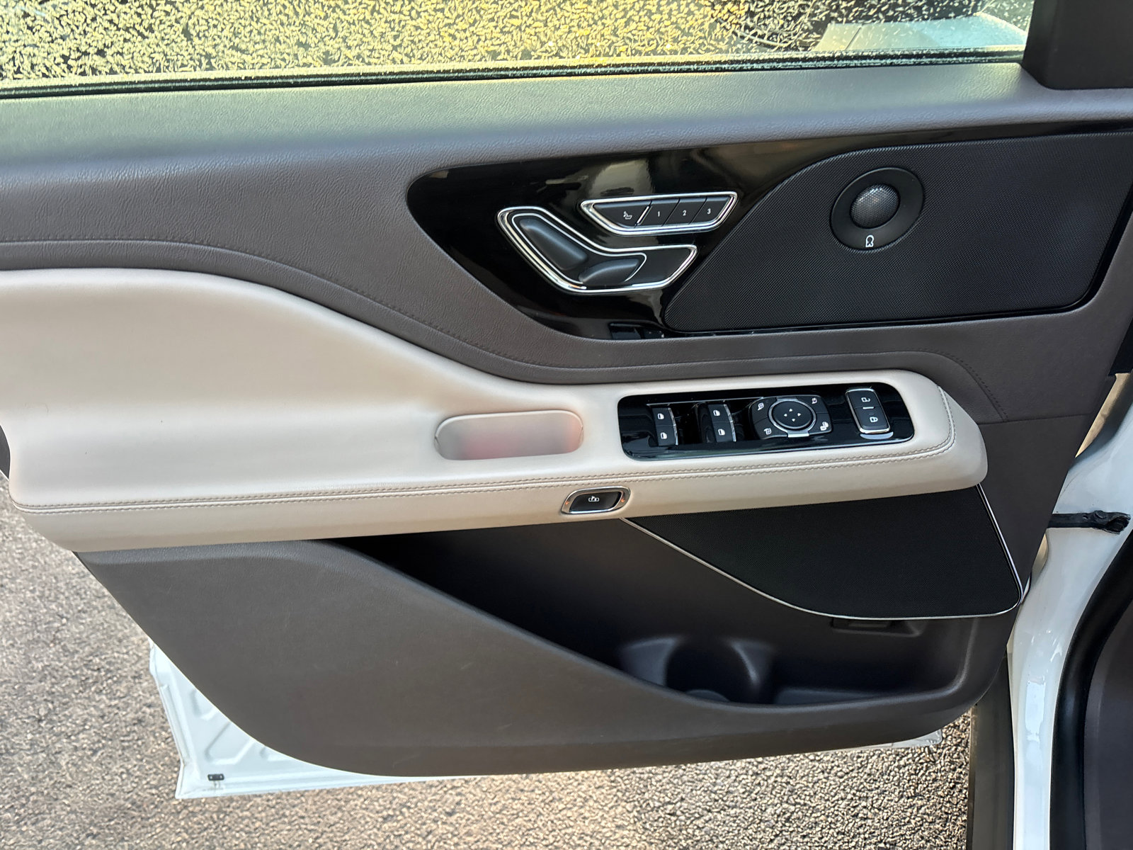 Used 2020 Lincoln Aviator Reserve w/ Elements Package Plus image 11