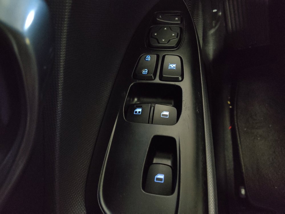 Used 2020 Hyundai Veloster 2.0 image 27