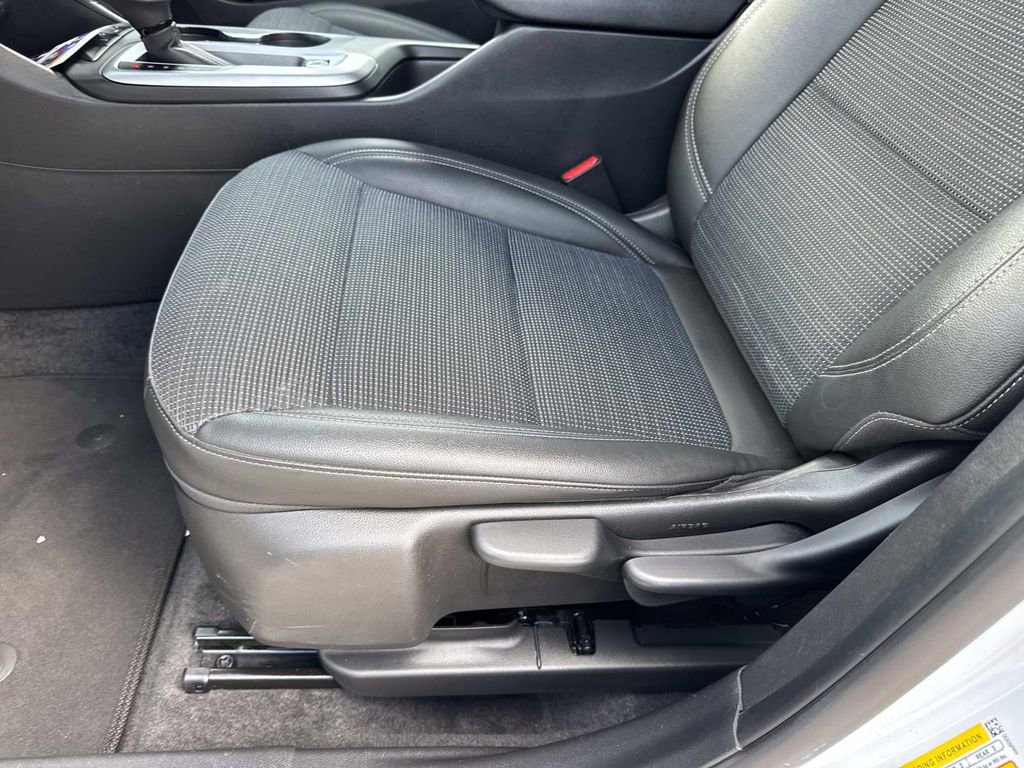 Certified 2025 Buick Envista Sport Touring FWD image 16