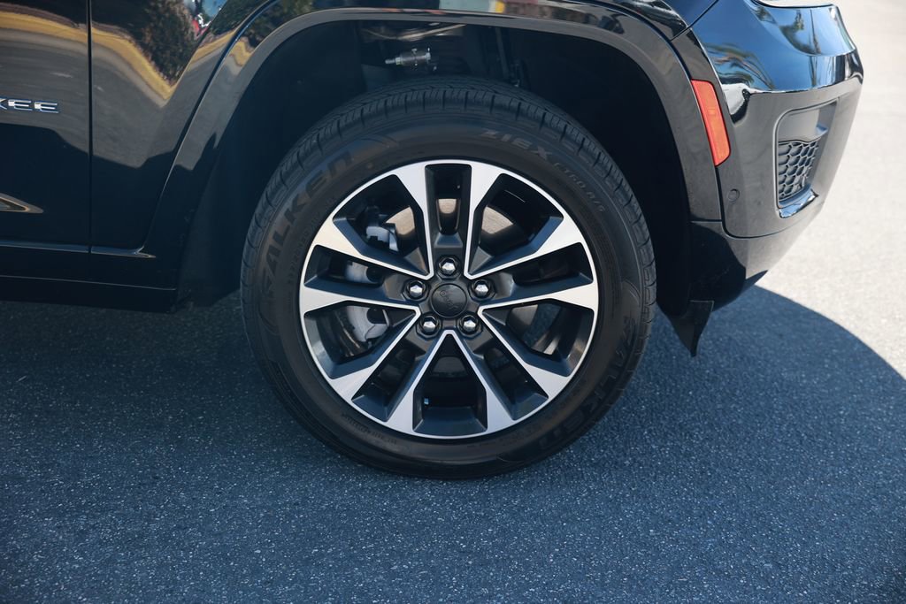 Used 2022 Jeep Grand Cherokee Overland AWD/4WD image 8