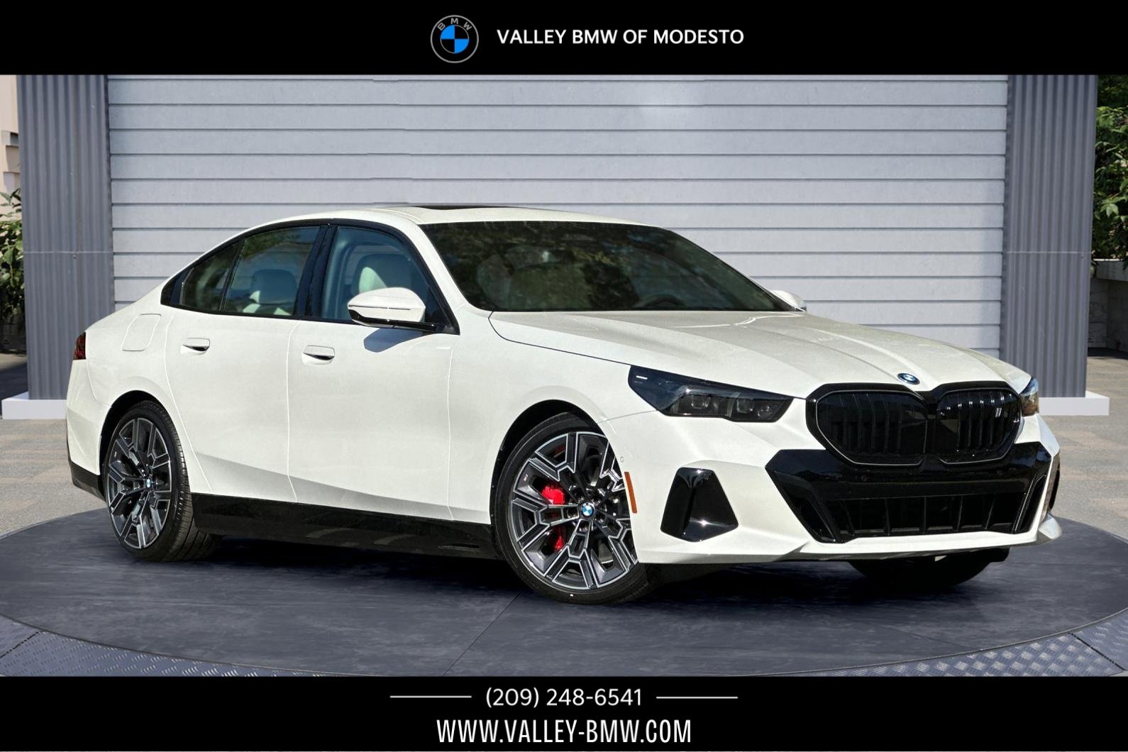 New 2026 BMW i5 eDrive40 w/ M Sport Package