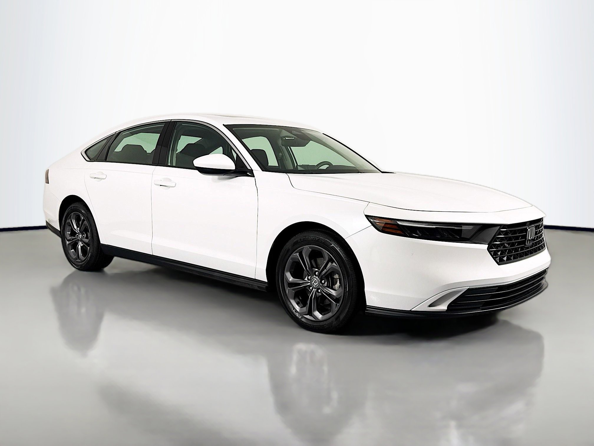 Certified 2023 Honda Accord EX image 3