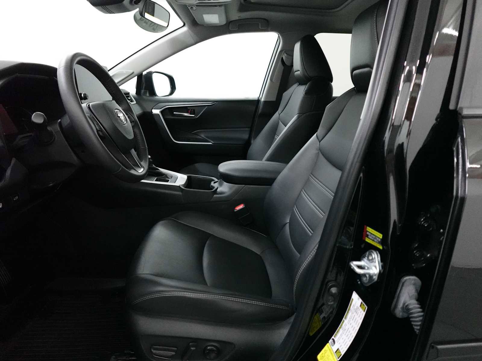 Used 2023 Toyota RAV4 XLE Premium image 12