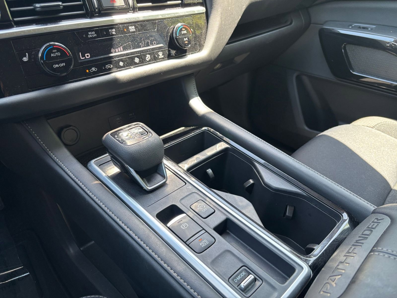 Used 2025 Nissan Pathfinder SV FWD image 43